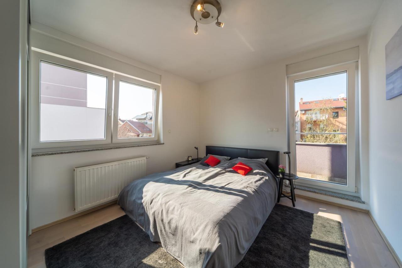Super Petrova Apartment Zagreb Buitenkant foto