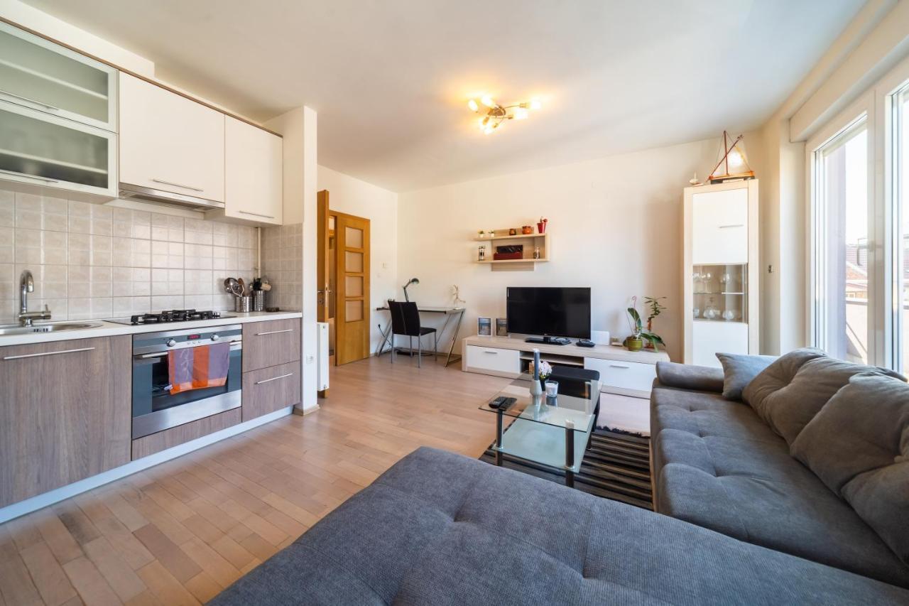 Super Petrova Apartment Zagreb Buitenkant foto
